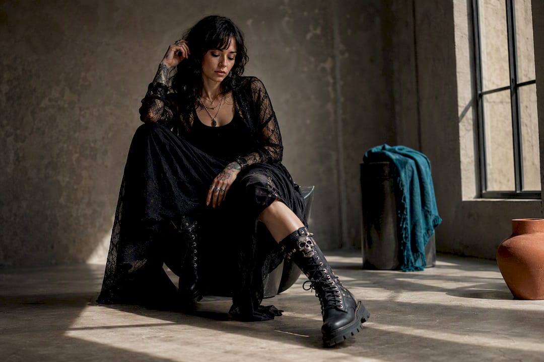 Alternative outfit with skull combat boot detail