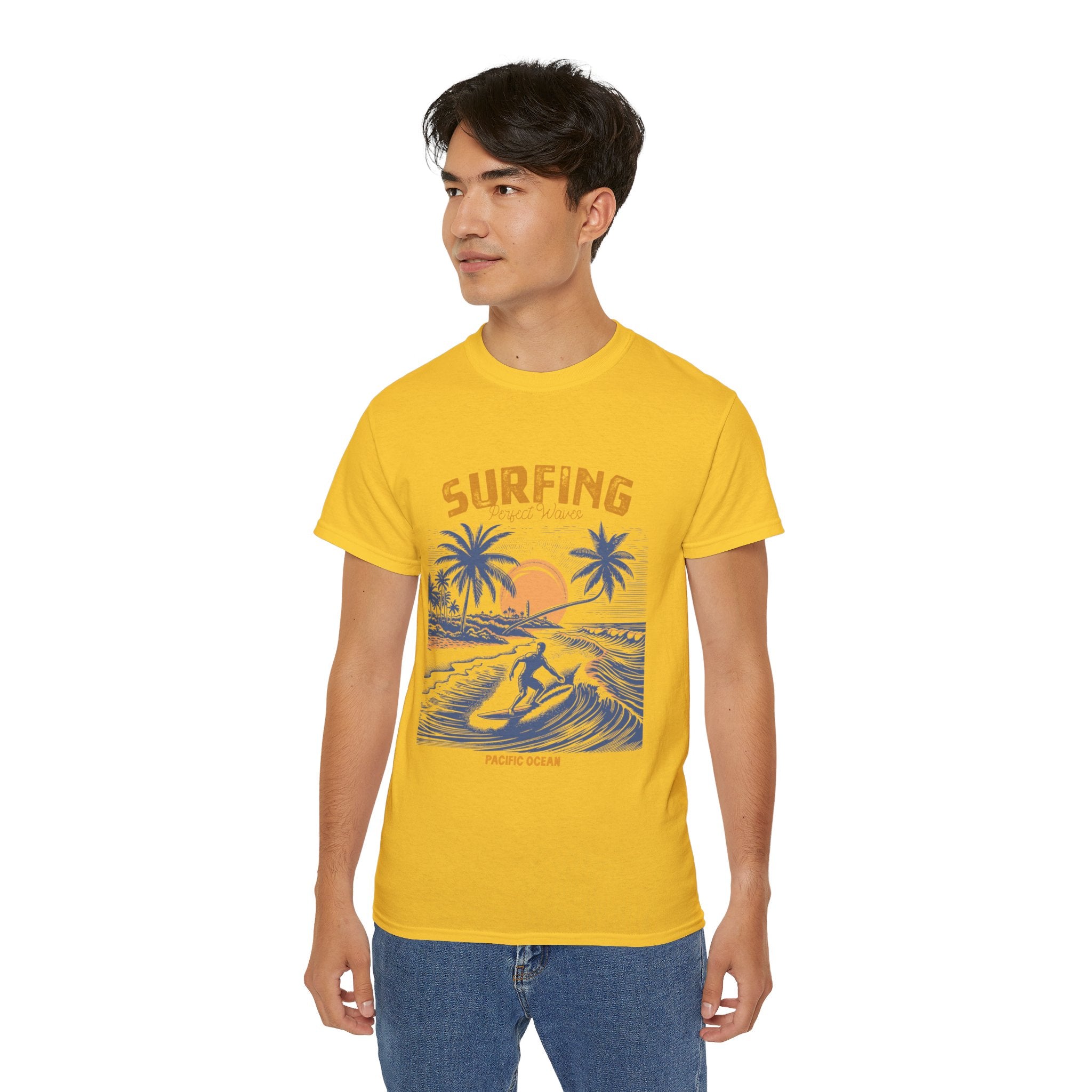 Vintage Summer Beach : Surfing t-shirt